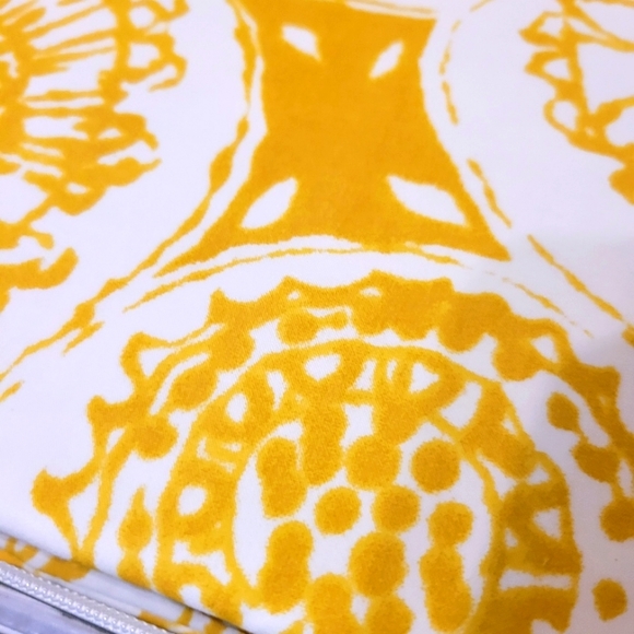 TRINA TURK Star Dots 2-Piece Duvet Cover Set - Twin - Picture 4 of 8